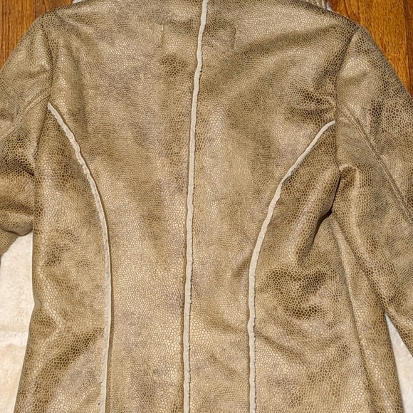 Womans Sherpa Jacket,Tan & White w/ Pytho Pattern - Picture 3 of 11